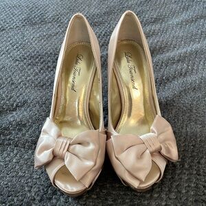Lulu Townsend LT Valentine pumps (ivory, size 7)